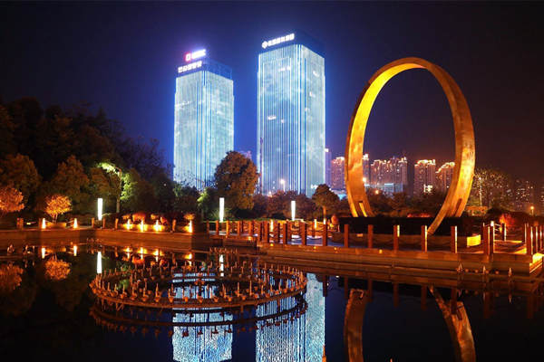 為實現(xiàn)城市照明節(jié)能，如何部署能源管理系統(tǒng)？